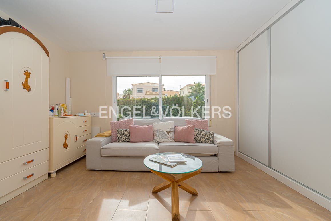 4 soverom Villa til salgs i La Nucia med svømmebasseng garasje - € 670 000 (Ref: 9404718)