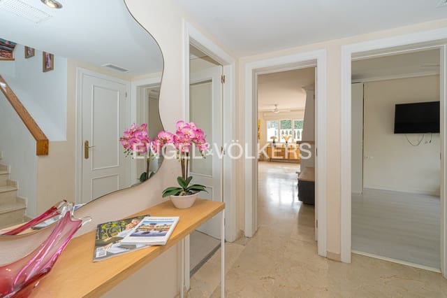 4 soverom Villa til salgs i La Nucia med svømmebasseng garasje - € 670 000 (Ref: 9404718)