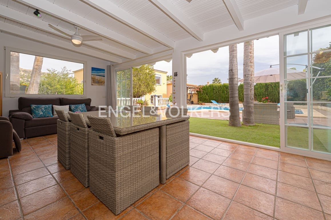 4 soverom Villa til salgs i La Nucia med svømmebasseng garasje - € 670 000 (Ref: 9404718)