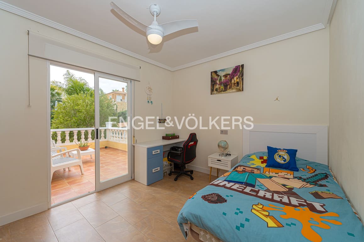 4 soverom Villa til salgs i La Nucia med svømmebasseng garasje - € 670 000 (Ref: 9404718)