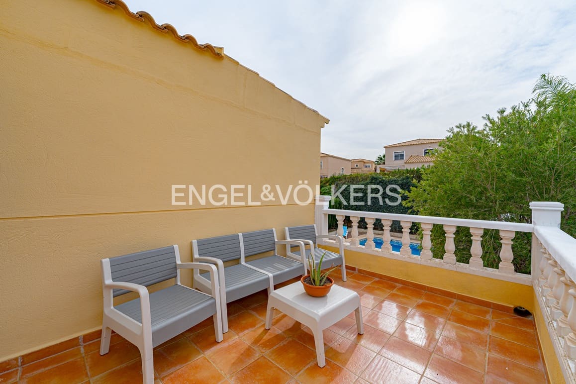 4 soverom Villa til salgs i La Nucia med svømmebasseng garasje - € 670 000 (Ref: 9404718)