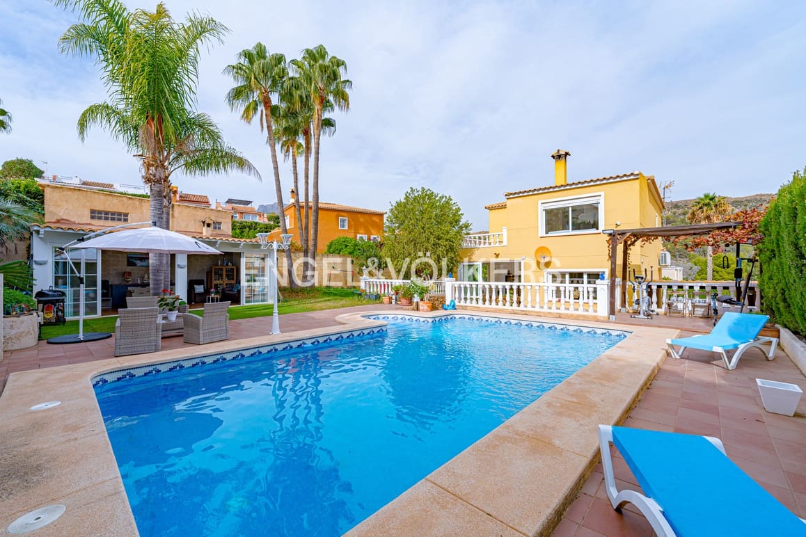 4 soverom Villa til salgs i La Nucia med svømmebasseng garasje - € 670 000 (Ref: 9404718)