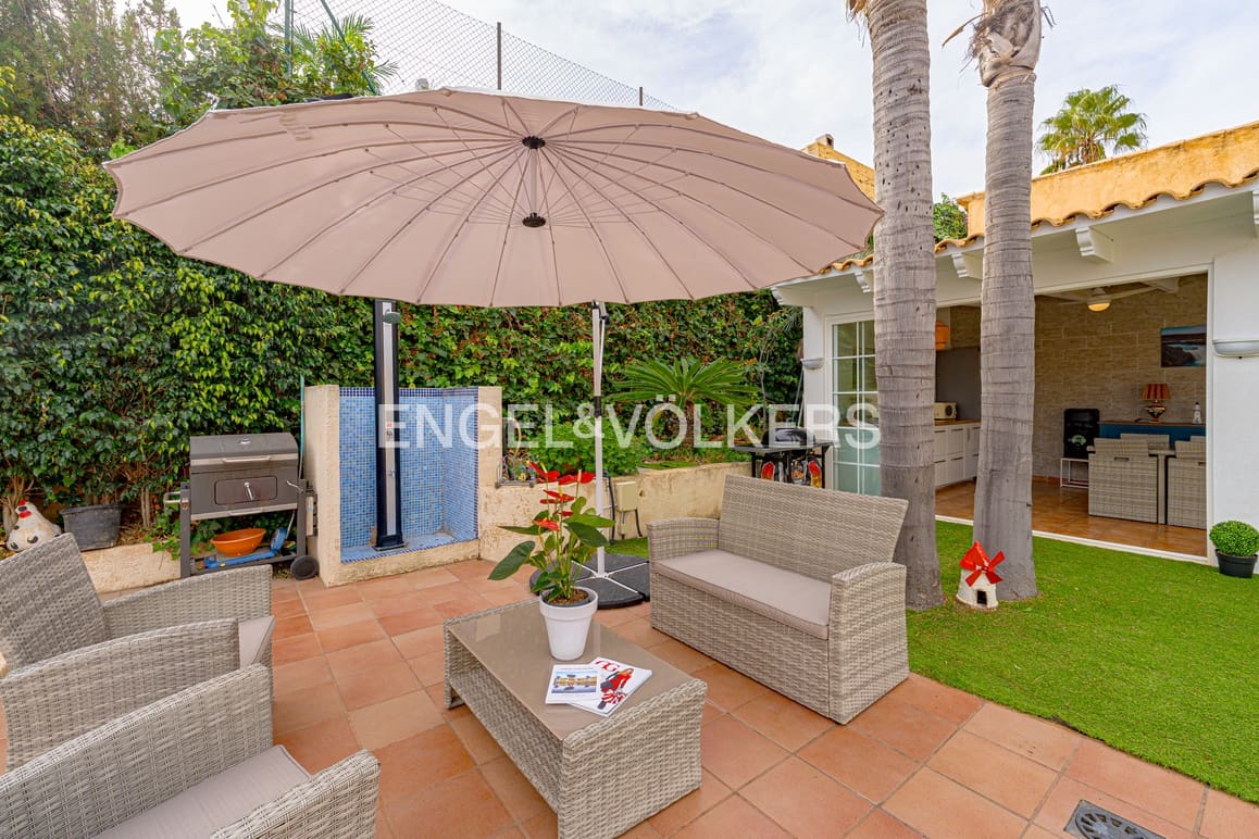 4 soverom Villa til salgs i La Nucia med svømmebasseng garasje - € 670 000 (Ref: 9404718)