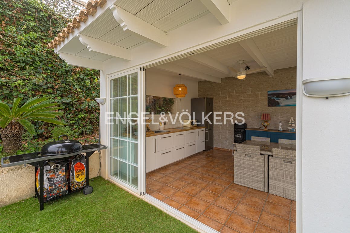 4 soverom Villa til salgs i La Nucia med svømmebasseng garasje - € 670 000 (Ref: 9404718)