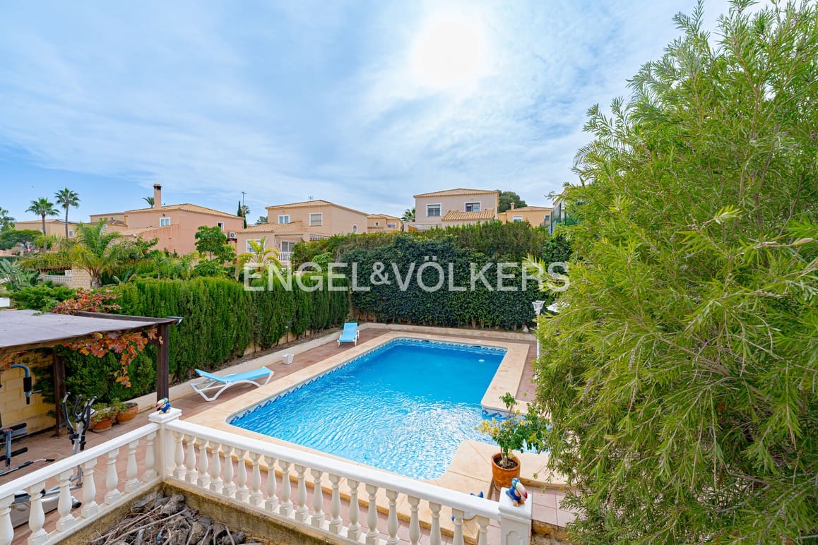 4 soverom Villa til salgs i La Nucia med svømmebasseng garasje - € 670 000 (Ref: 9404718)