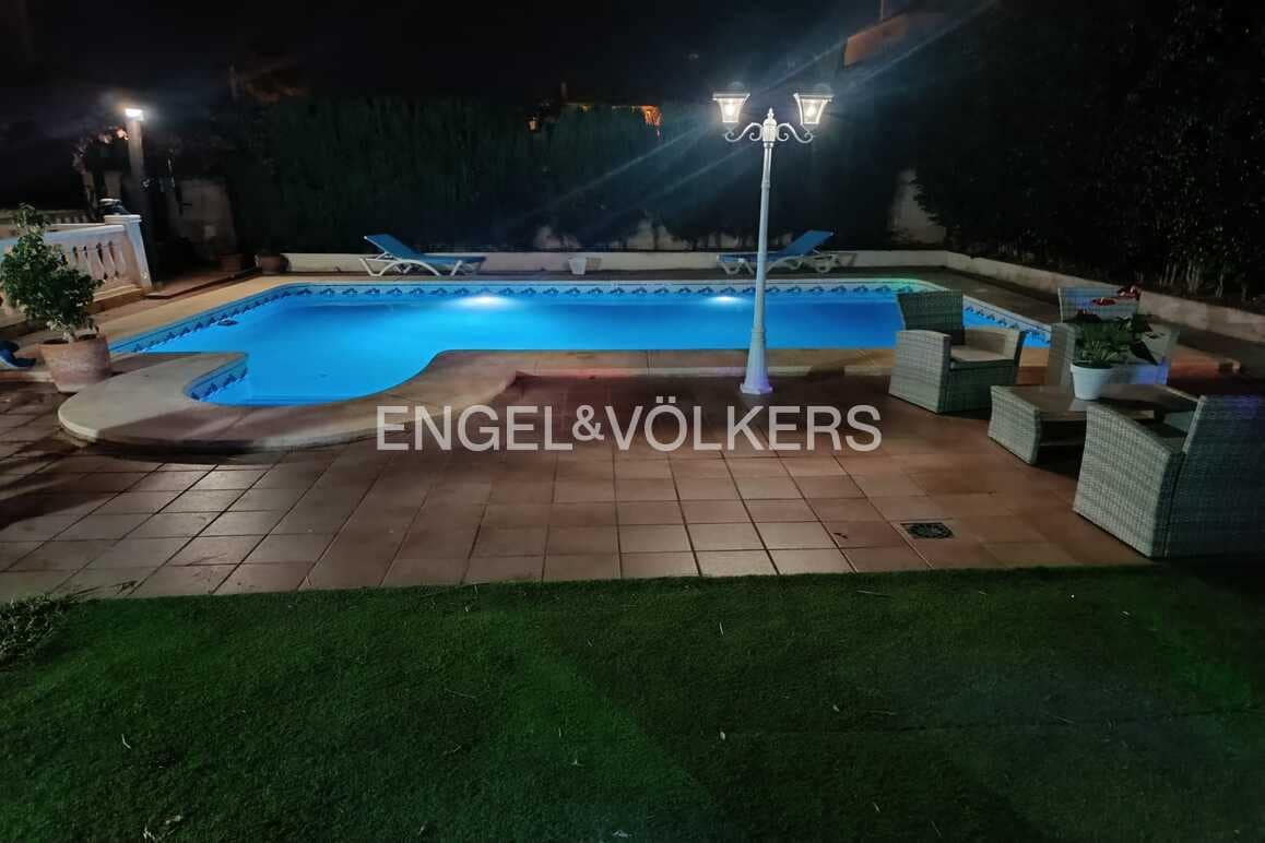 4 soverom Villa til salgs i La Nucia med svømmebasseng garasje - € 670 000 (Ref: 9404718)