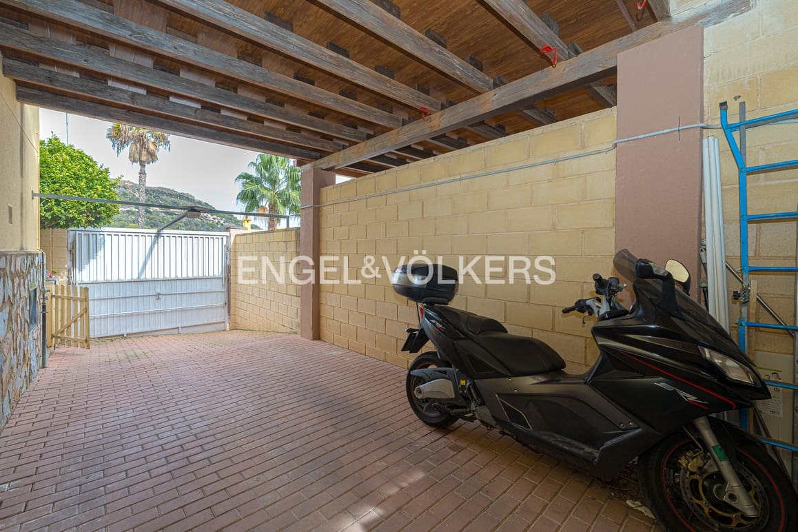 4 soverom Villa til salgs i La Nucia med svømmebasseng garasje - € 670 000 (Ref: 9404718)