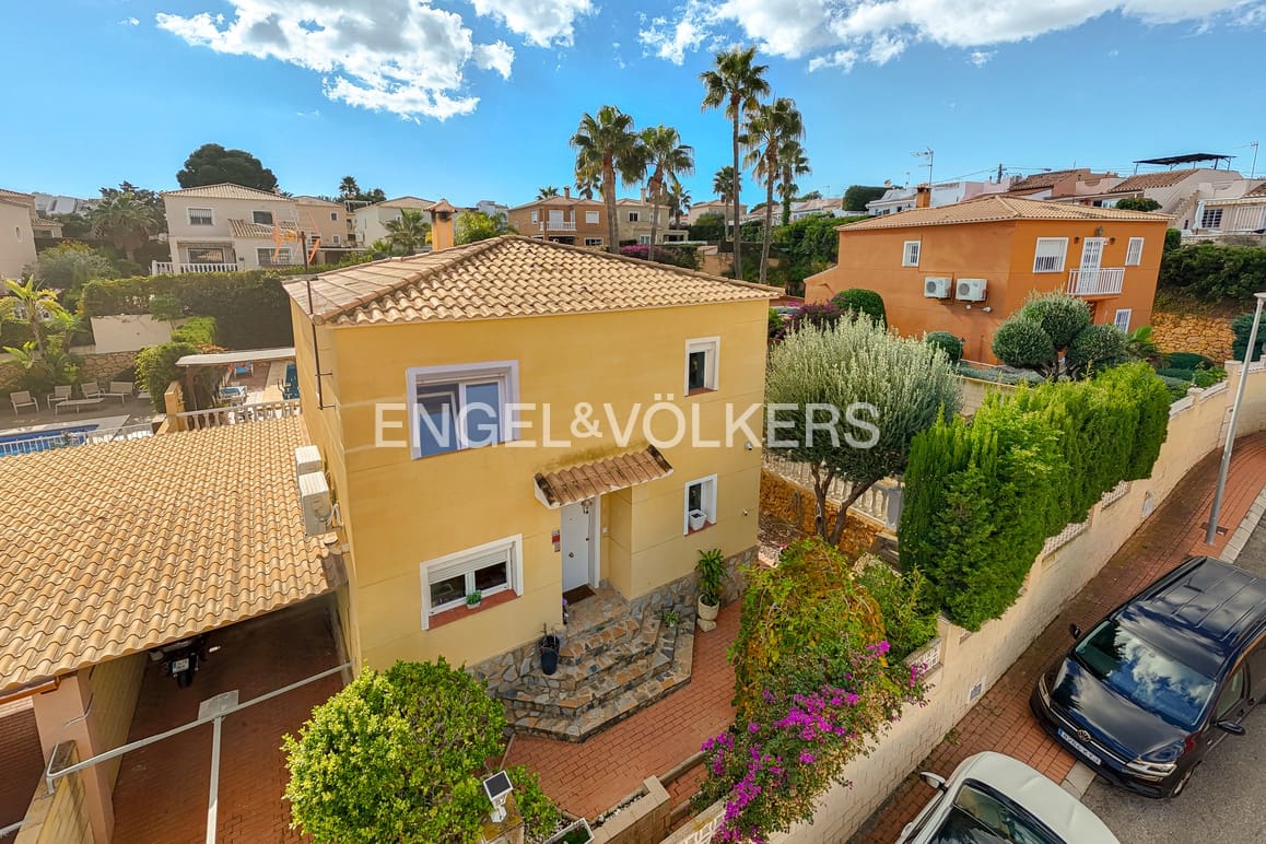 4 soverom Villa til salgs i La Nucia med svømmebasseng garasje - € 670 000 (Ref: 9404718)