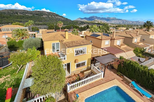 Chalet de 4 habitaciones en La Nucia Pueblo  , La Nucia en venta con piscina garaje - 549.000 € (Ref: 9404718)