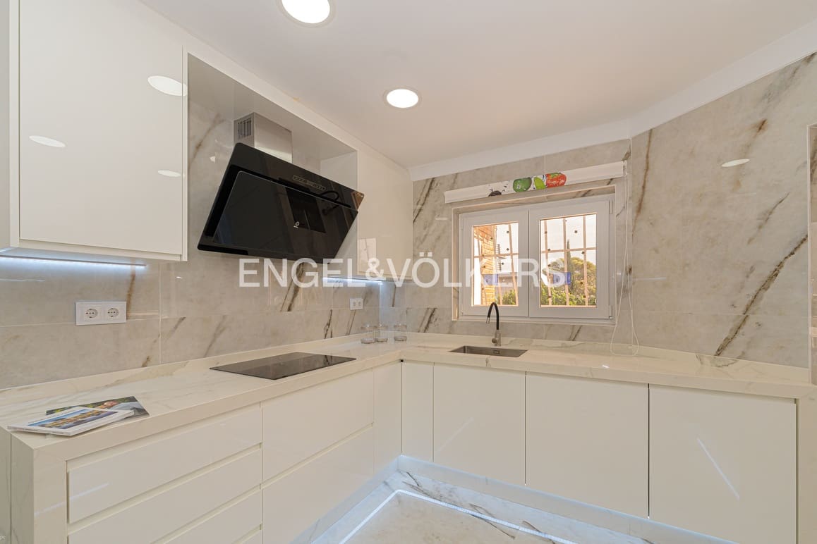 5 makuuhuone Huvila myytävänä paikassa La Nucia mukana uima-altaan 
autotalli - 630 000 € (Ref: 9409803)