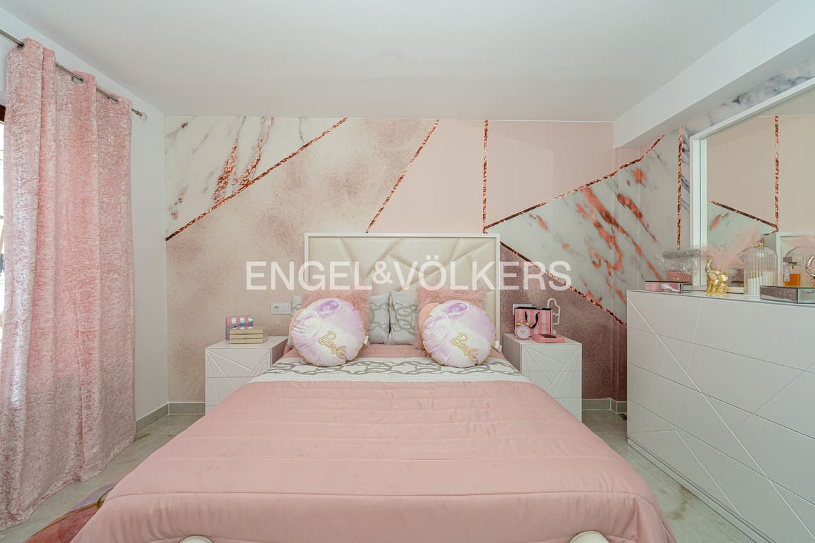 5 makuuhuone Huvila myytävänä paikassa La Nucia mukana uima-altaan 
autotalli - 630 000 € (Ref: 9409803)