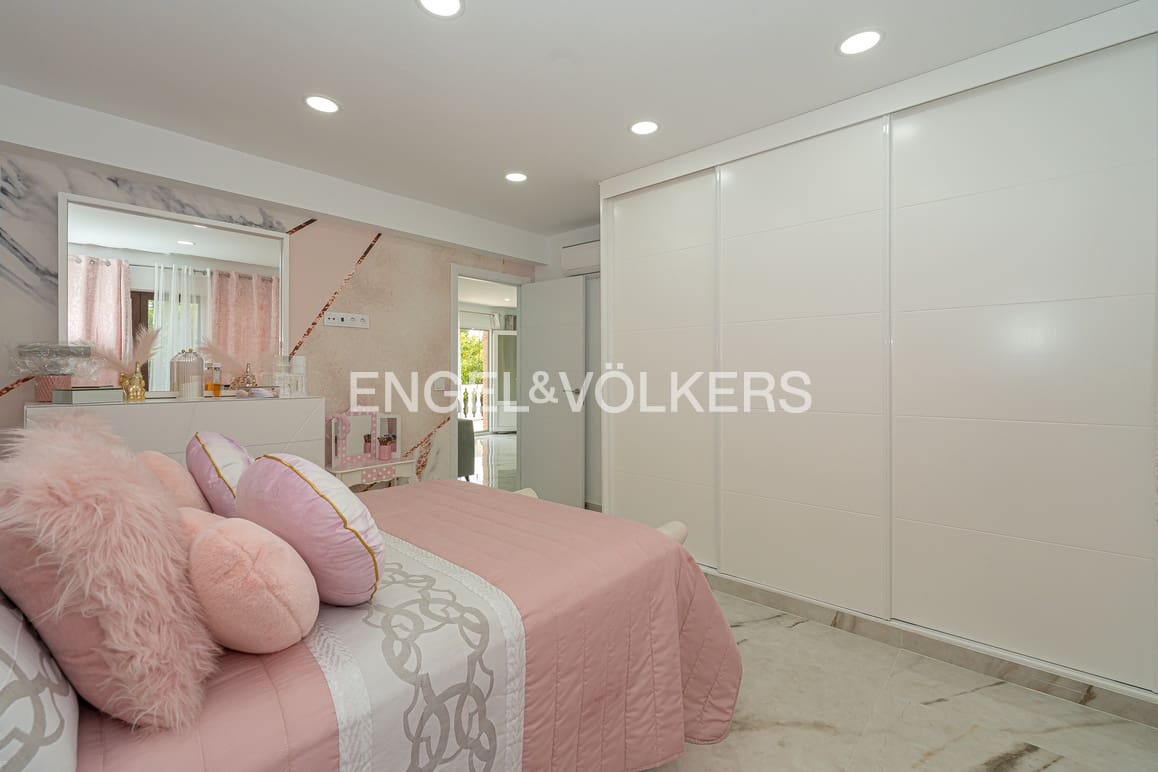 5 makuuhuone Huvila myytävänä paikassa La Nucia mukana uima-altaan 
autotalli - 630 000 € (Ref: 9409803)