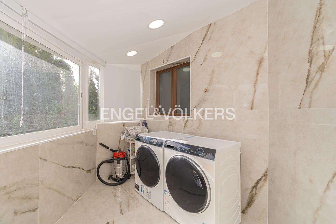 5 makuuhuone Huvila myytävänä paikassa La Nucia mukana uima-altaan 
autotalli - 630 000 € (Ref: 9409803)