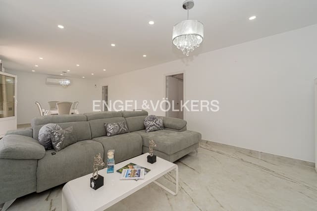 5 makuuhuone Huvila myytävänä paikassa La Nucia mukana uima-altaan 
autotalli - 630 000 € (Ref: 9409803)