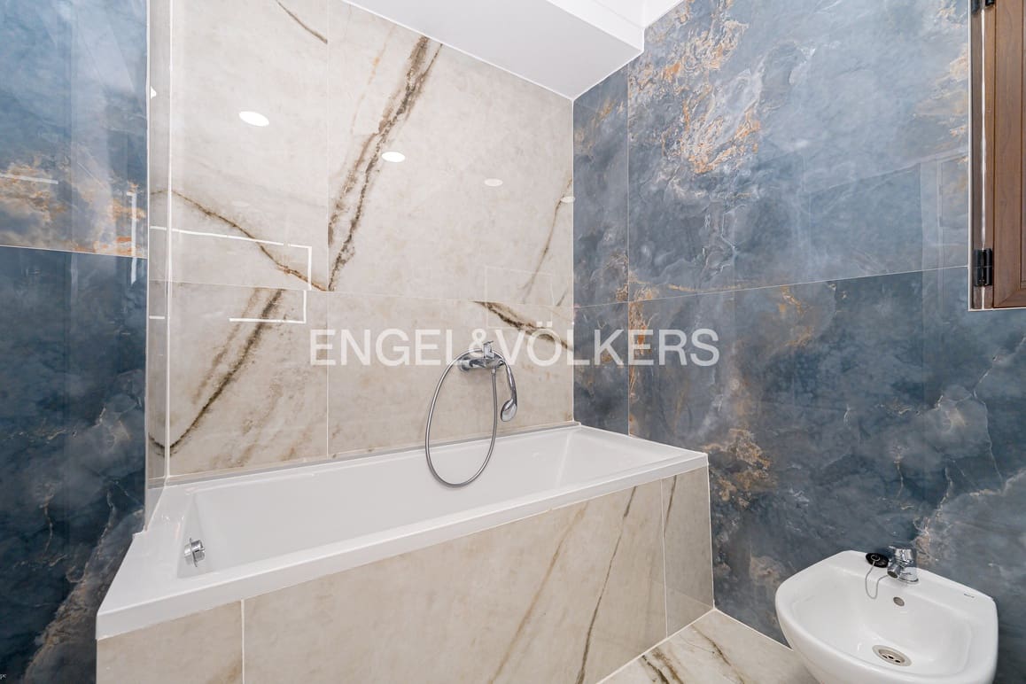 5 makuuhuone Huvila myytävänä paikassa La Nucia mukana uima-altaan 
autotalli - 630 000 € (Ref: 9409803)