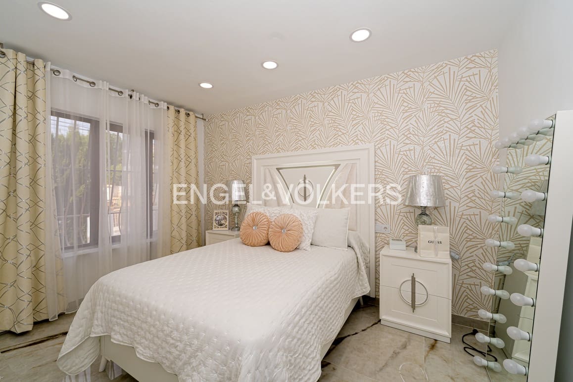 5 makuuhuone Huvila myytävänä paikassa La Nucia mukana uima-altaan 
autotalli - 630 000 € (Ref: 9409803)