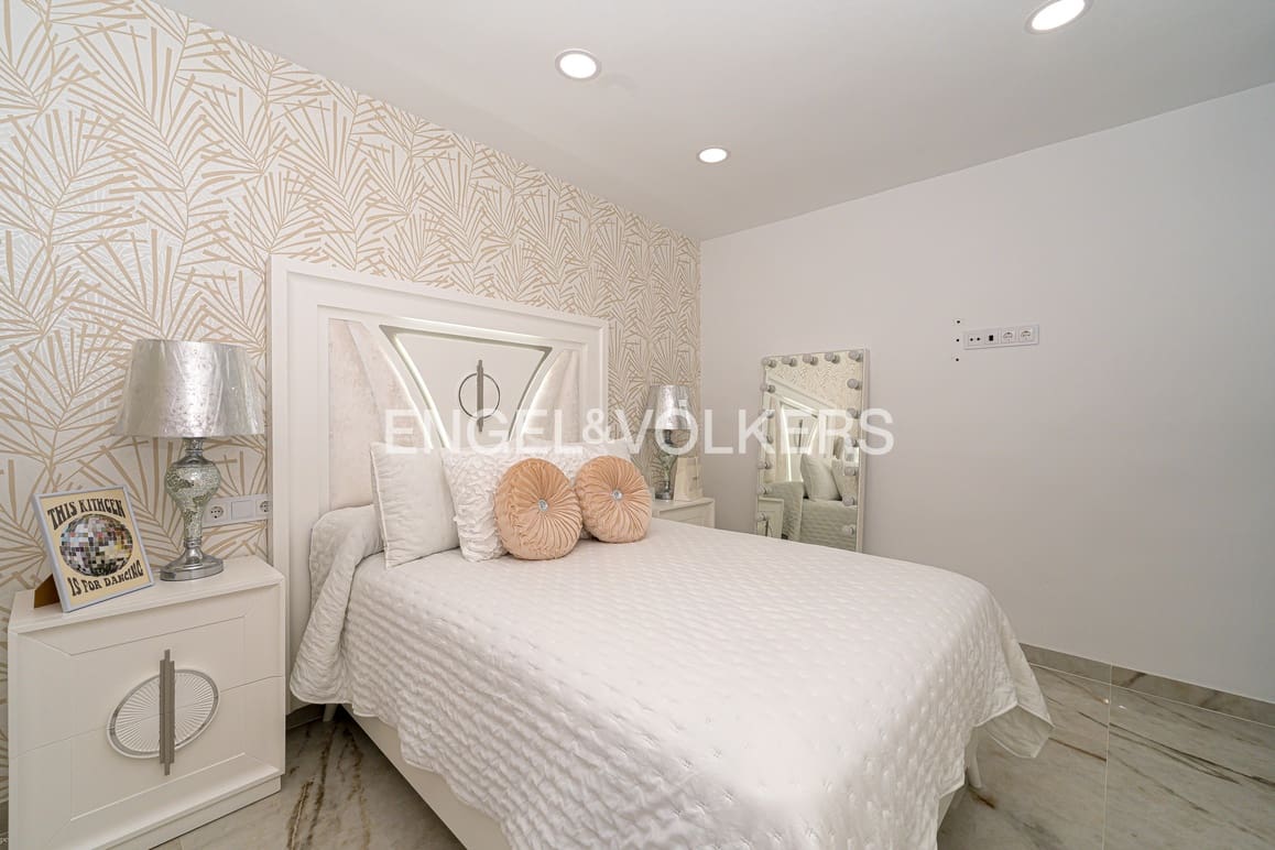 5 makuuhuone Huvila myytävänä paikassa La Nucia mukana uima-altaan 
autotalli - 630 000 € (Ref: 9409803)