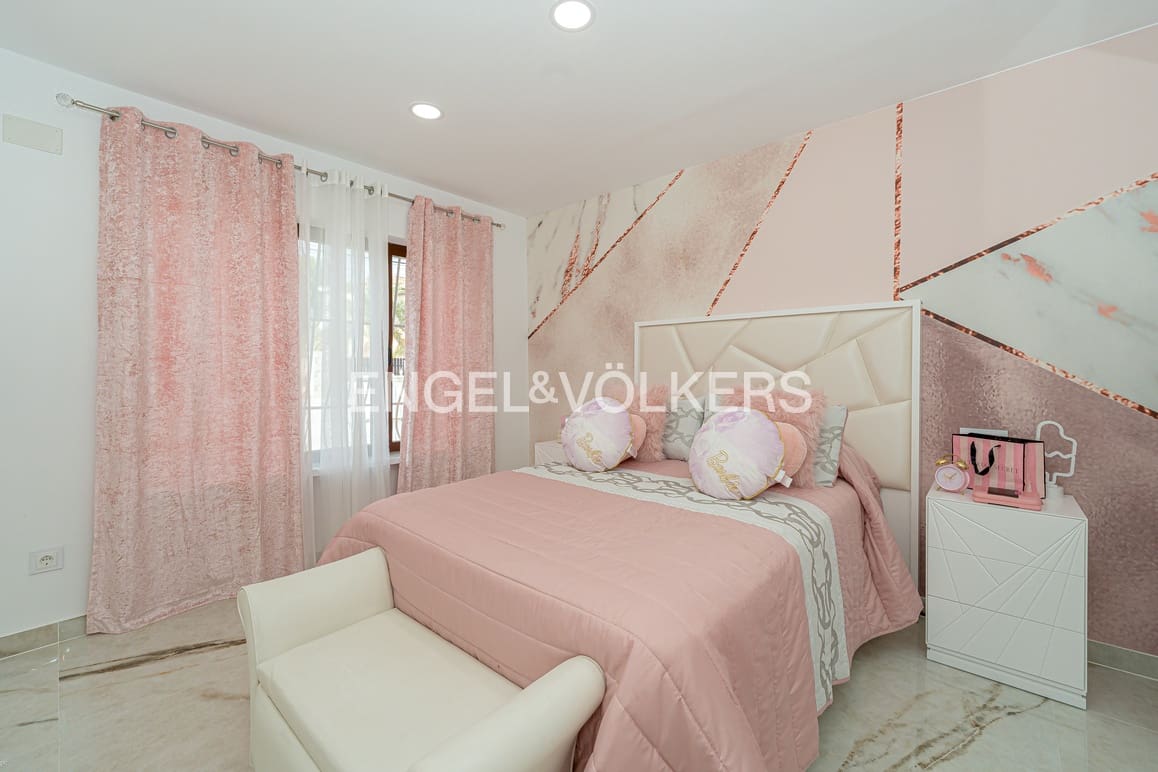 5 makuuhuone Huvila myytävänä paikassa La Nucia mukana uima-altaan 
autotalli - 630 000 € (Ref: 9409803)