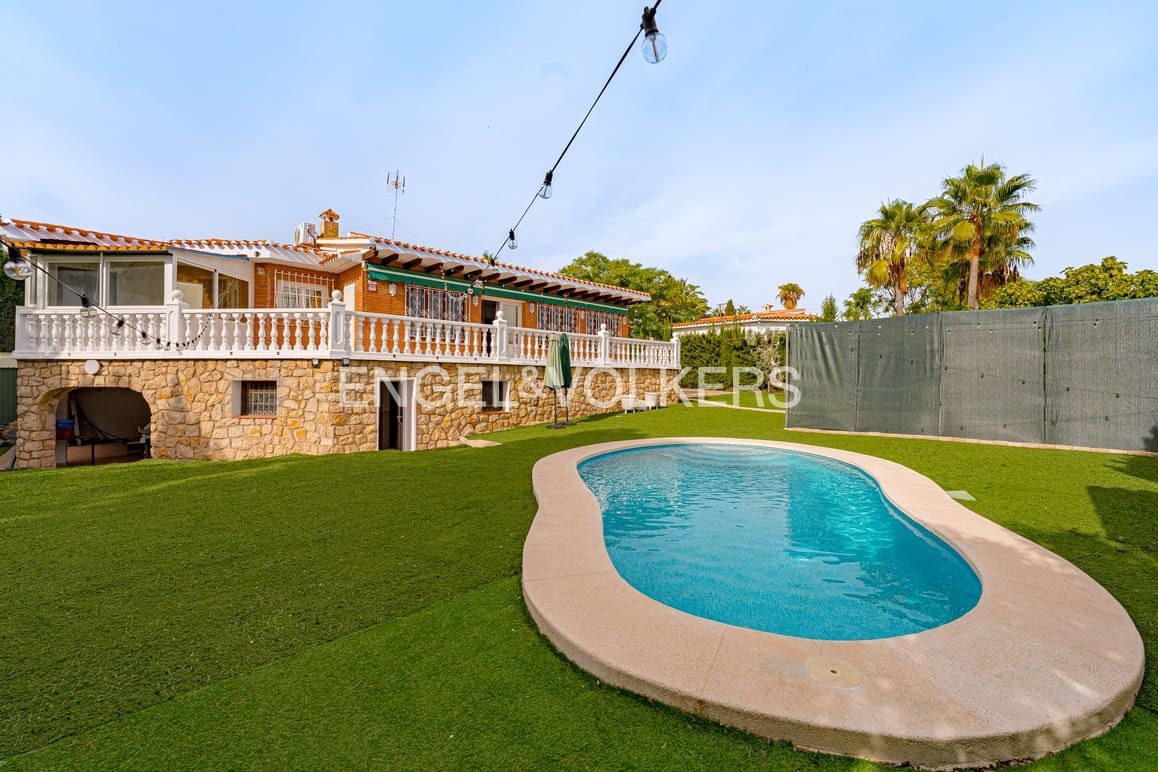 5 makuuhuone Huvila myytävänä paikassa La Nucia mukana uima-altaan 
autotalli - 630 000 € (Ref: 9409803)