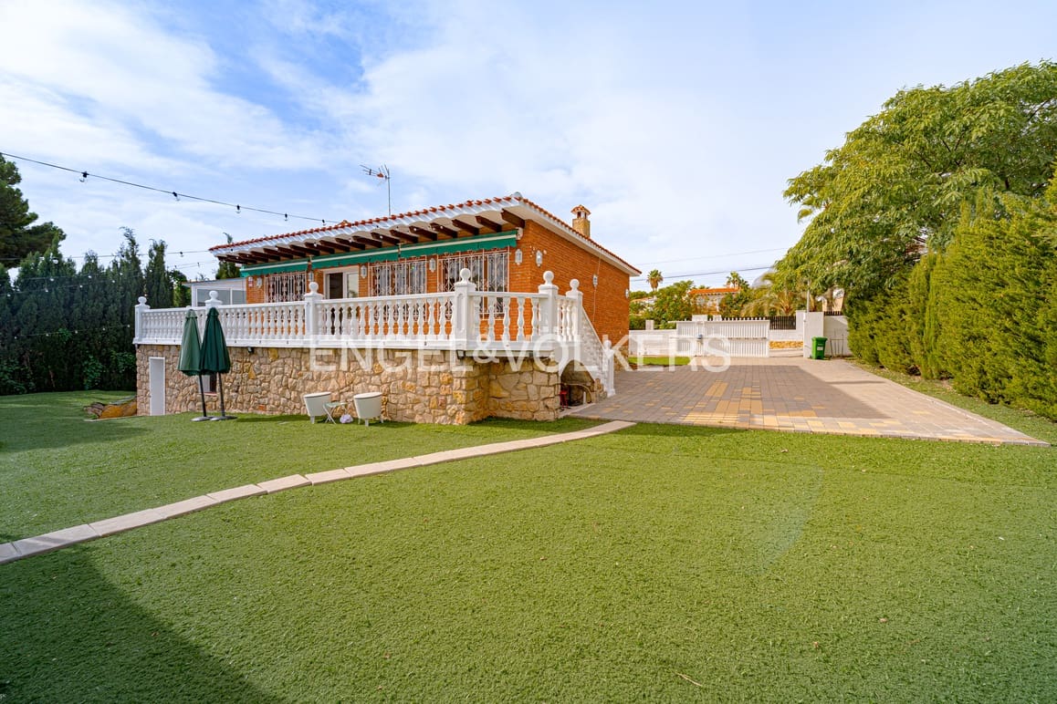 5 makuuhuone Huvila myytävänä paikassa La Nucia mukana uima-altaan 
autotalli - 630 000 € (Ref: 9409803)