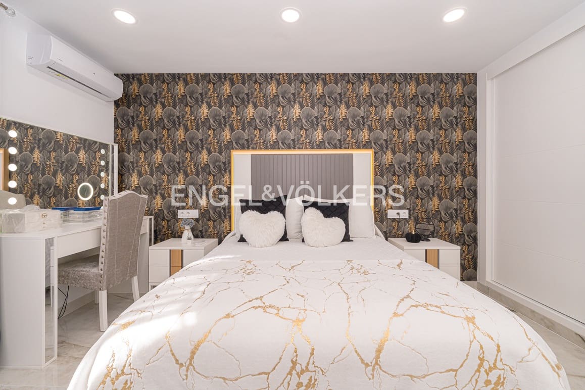 5 makuuhuone Huvila myytävänä paikassa La Nucia mukana uima-altaan 
autotalli - 630 000 € (Ref: 9409803)