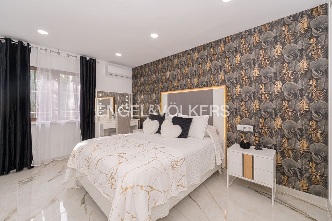 5 makuuhuone Huvila myytävänä paikassa La Nucia mukana uima-altaan 
autotalli - 630 000 € (Ref: 9409803)