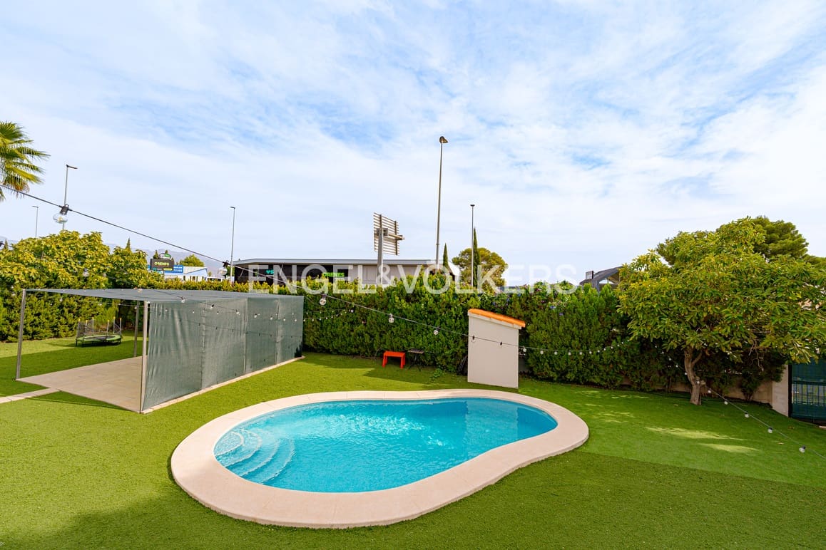 5 makuuhuone Huvila myytävänä paikassa La Nucia mukana uima-altaan 
autotalli - 630 000 € (Ref: 9409803)