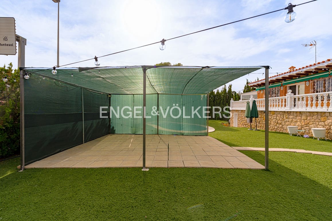 5 makuuhuone Huvila myytävänä paikassa La Nucia mukana uima-altaan 
autotalli - 630 000 € (Ref: 9409803)