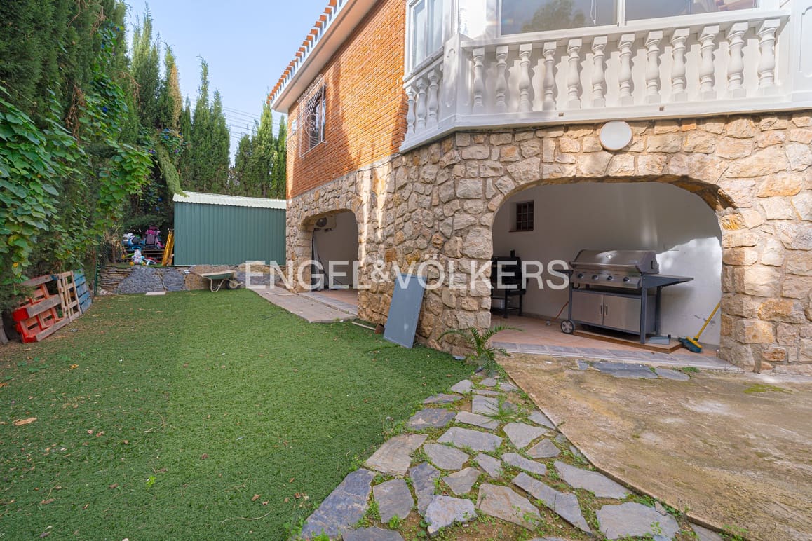 5 makuuhuone Huvila myytävänä paikassa La Nucia mukana uima-altaan 
autotalli - 630 000 € (Ref: 9409803)