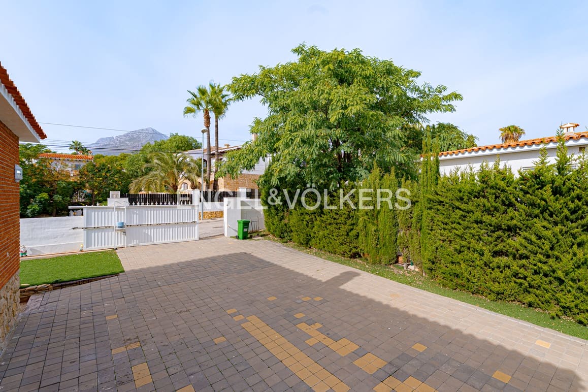 5 makuuhuone Huvila myytävänä paikassa La Nucia mukana uima-altaan 
autotalli - 630 000 € (Ref: 9409803)