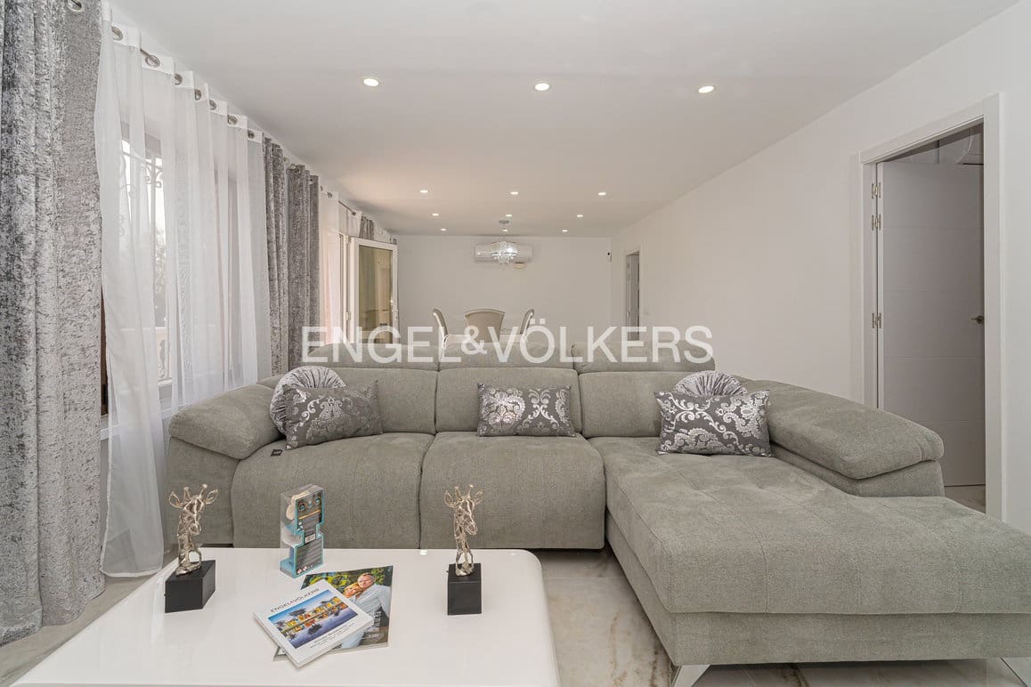 5 Zimmer Villa zu verkaufen in La Nucia mit Pool Garage - 600.000 € (Ref: 9409803)
