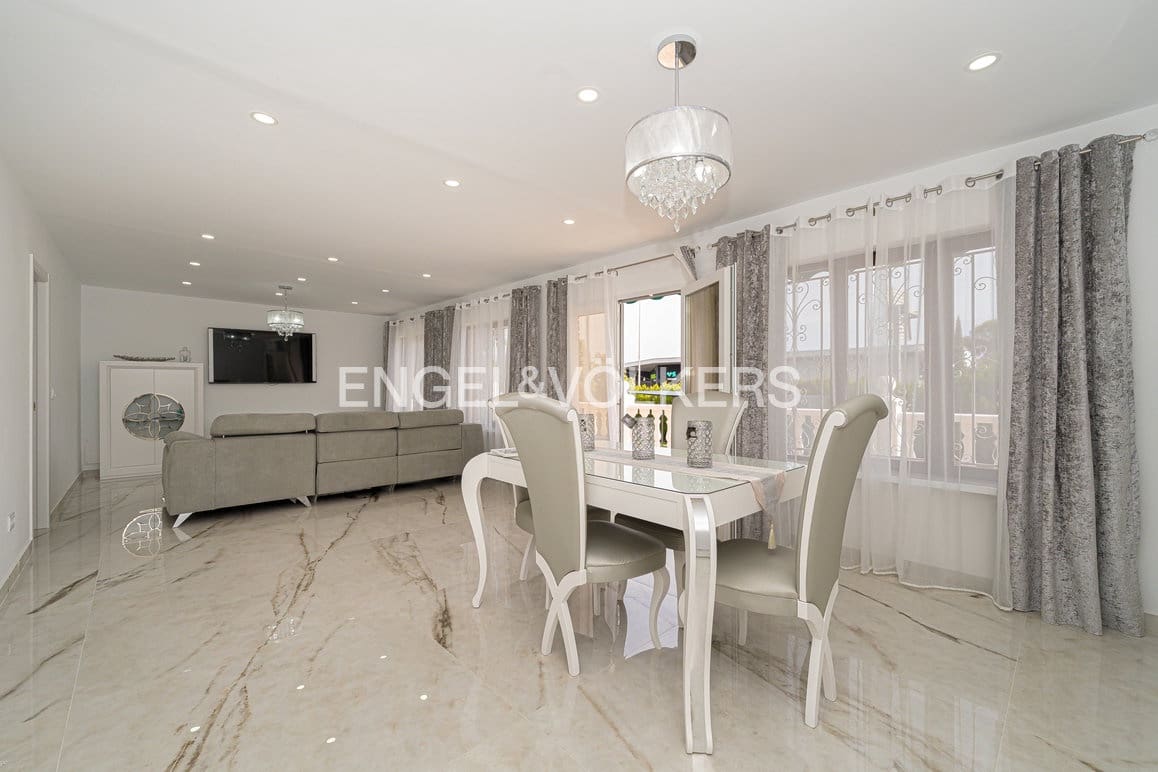 5 Zimmer Villa zu verkaufen in La Nucia mit Pool Garage - 600.000 € (Ref: 9409803)