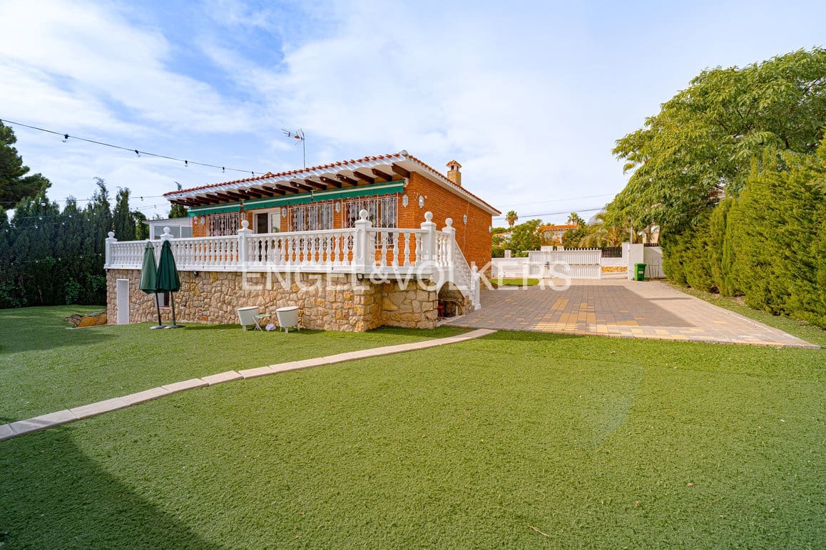 5 Zimmer Villa zu verkaufen in La Nucia mit Pool Garage - 600.000 € (Ref: 9409803)