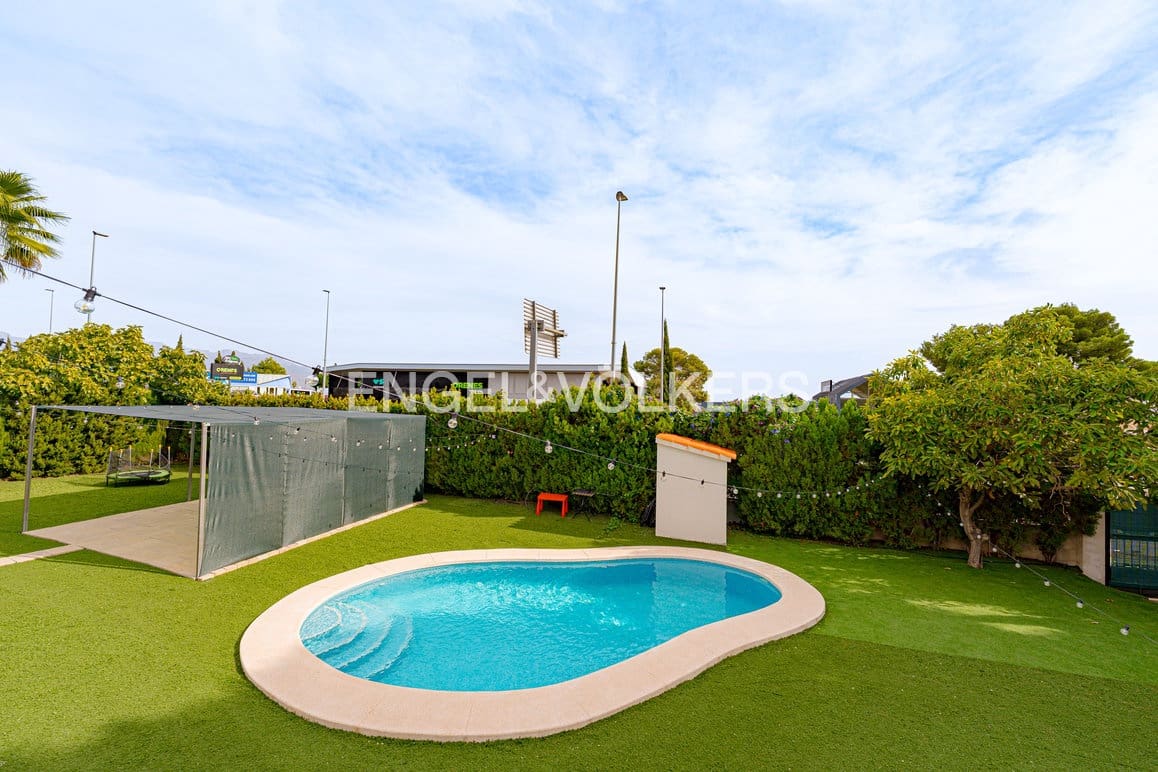 5 Zimmer Villa zu verkaufen in La Nucia mit Pool Garage - 600.000 € (Ref: 9409803)