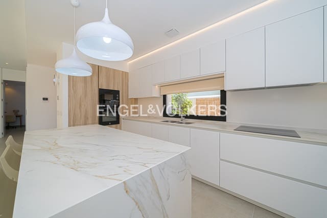 4 makuuhuone Huvila myytävänä paikassa Albir, Alfaz del Pi / L'Alfàs del Pi mukana uima-altaan 
autotalli - 895 000 € (Ref: 9446918)