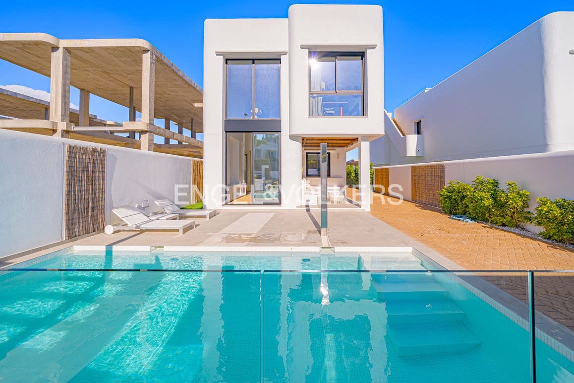 4 Zimmer Villa zu verkaufen in Albir mit Pool Garage - 895.000 € (Ref: 9446918)