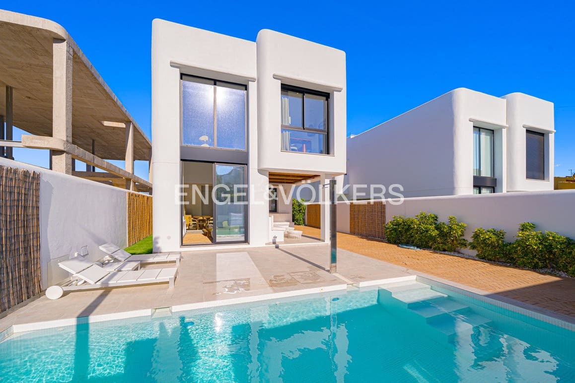 4 Zimmer Villa zu verkaufen in Albir mit Pool Garage - 895.000 € (Ref: 9446918)