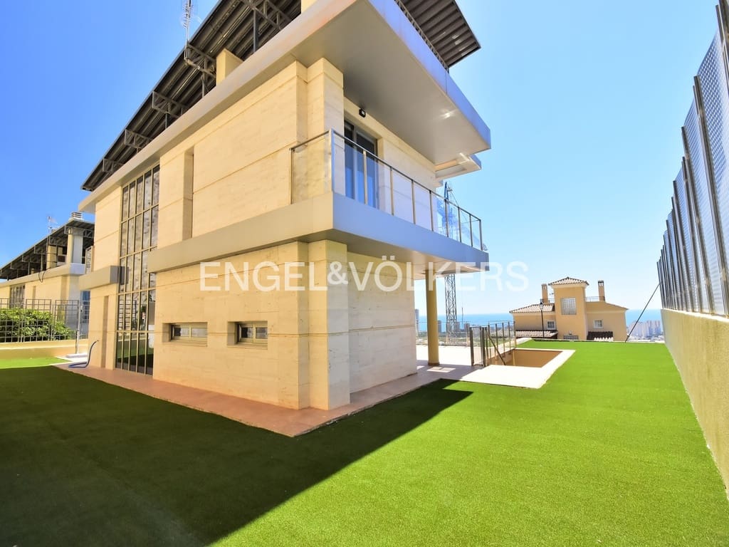 3 soveværelse Villa til leje i Finestrat med swimmingpool garage - € 4.000 (Ref: 9447204)