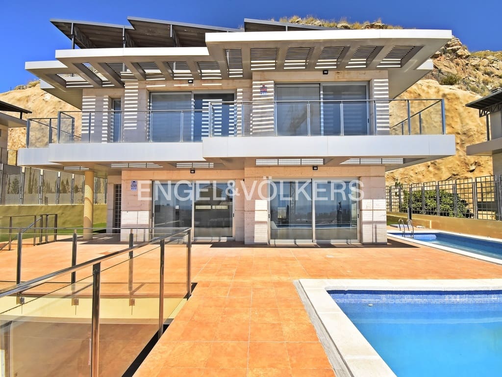 3 soveværelse Villa til leje i Finestrat med swimmingpool garage - € 4.000 (Ref: 9447204)