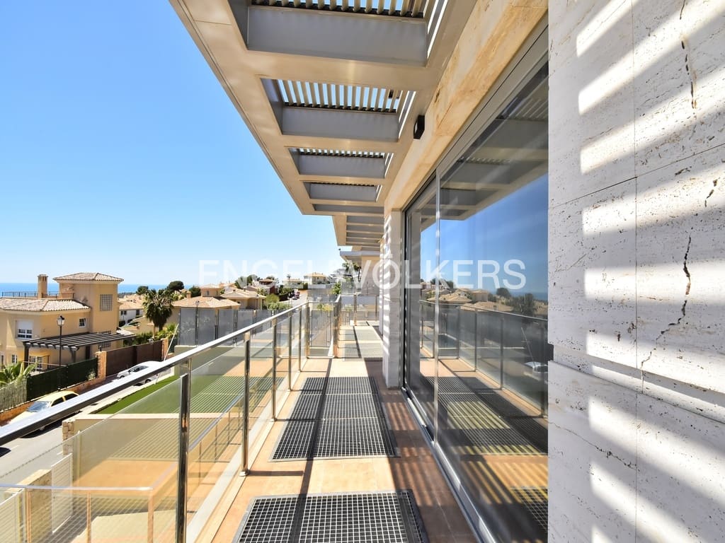 3 soveværelse Villa til leje i Finestrat med swimmingpool garage - € 4.000 (Ref: 9447204)