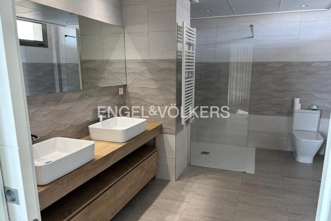 3 bedroom Villa for rent in Finestrat with pool garage - € 3,500 (Ref: 9447204)