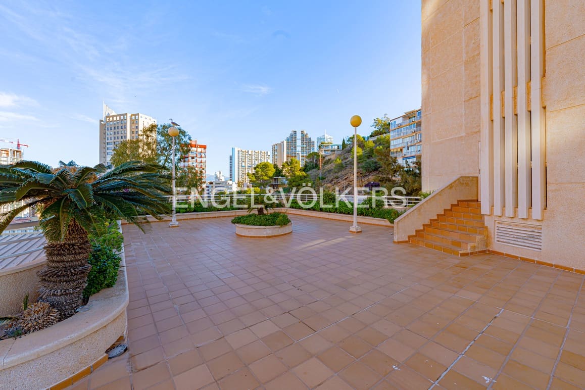 1 soveværelse Lejlighed til leje i Benidorm med swimmingpool garage - € 1.000 (Ref: 9448445)