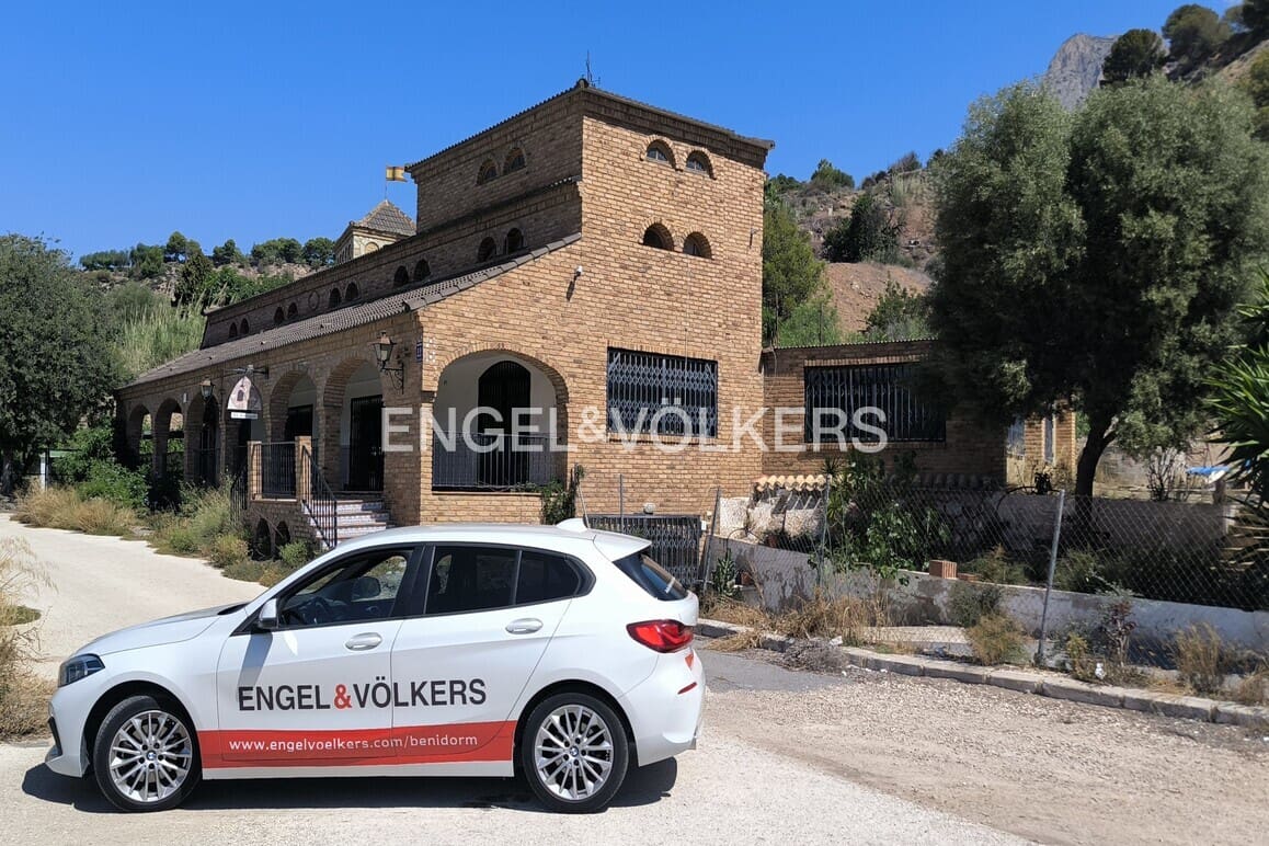 10 quarto Comercial para venda em Finestrat com garagem - 600 000 € (Ref: 9453561)