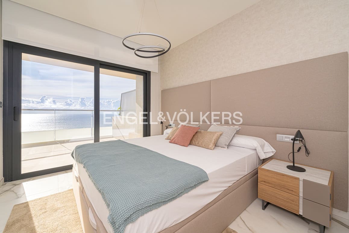 2 soverom Leilighet til salgs i Benidorm med svømmebasseng garasje - € 795 000 (Ref: 9457844)