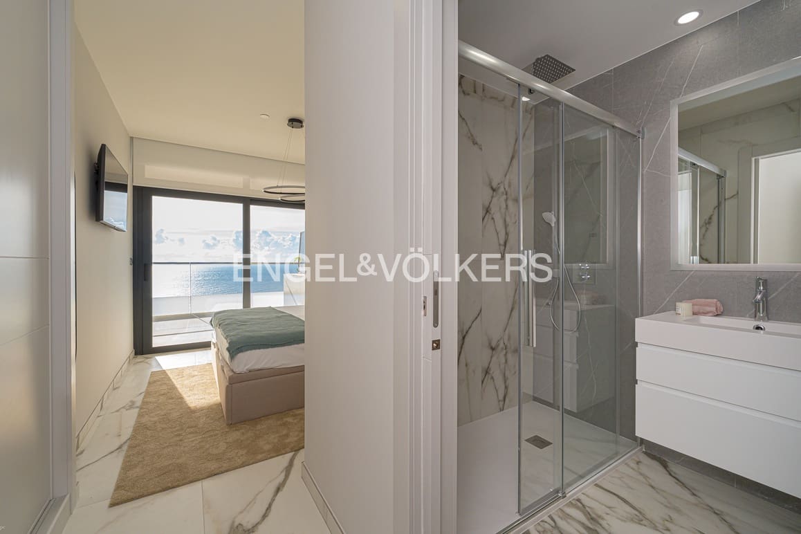 2 soverom Leilighet til salgs i Benidorm med svømmebasseng garasje - € 795 000 (Ref: 9457844)