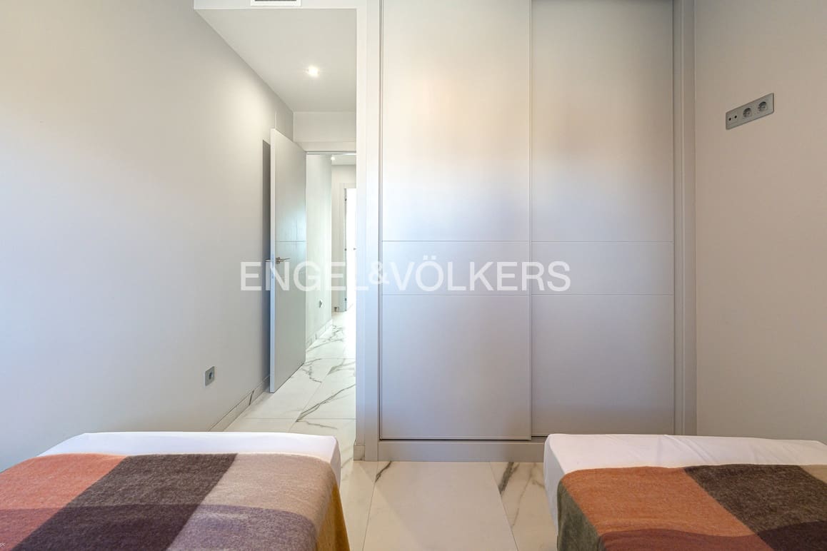 2 soverom Leilighet til salgs i Benidorm med svømmebasseng garasje - € 795 000 (Ref: 9457844)