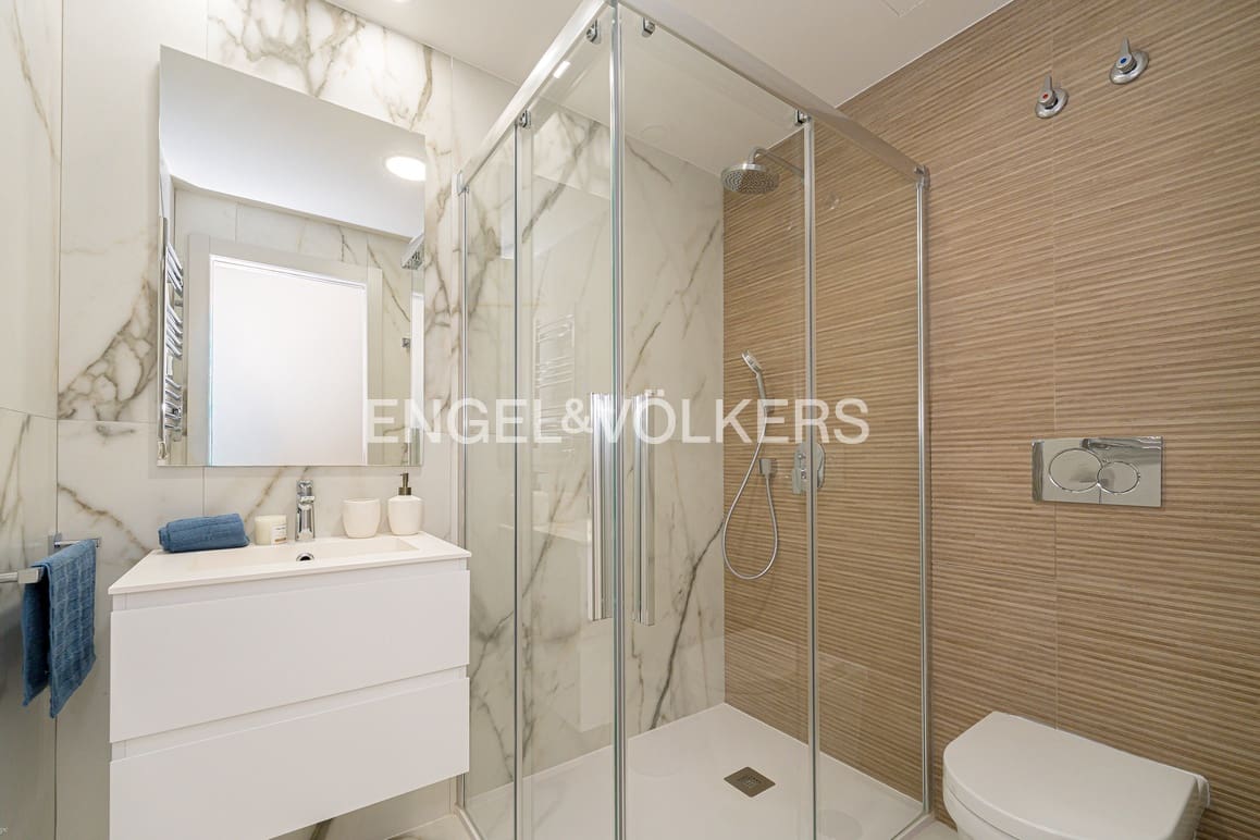 2 soverom Leilighet til salgs i Benidorm med svømmebasseng garasje - € 795 000 (Ref: 9457844)