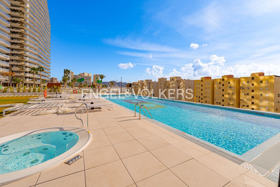 2 soverom Leilighet til salgs i Benidorm med svømmebasseng garasje - € 795 000 (Ref: 9457844)