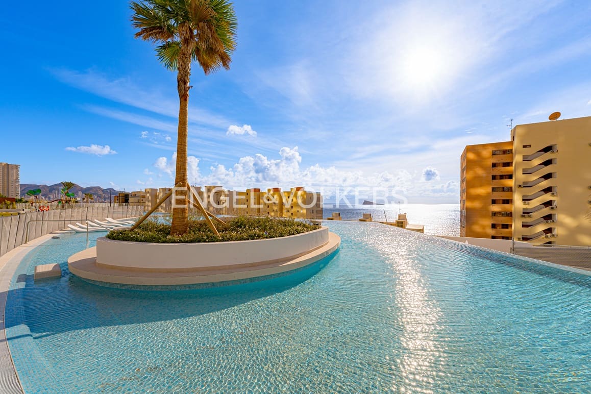 2 soverom Leilighet til salgs i Benidorm med svømmebasseng garasje - € 795 000 (Ref: 9457844)