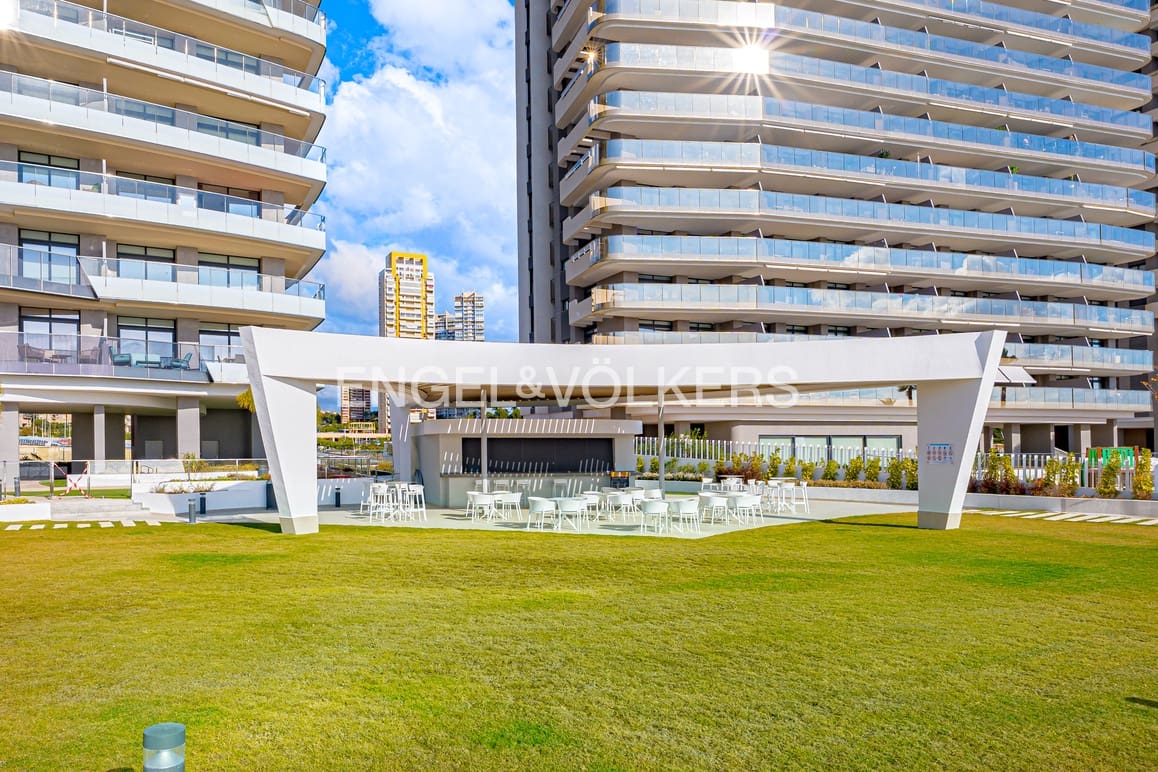 2 soverom Leilighet til salgs i Benidorm med svømmebasseng garasje - € 795 000 (Ref: 9457844)